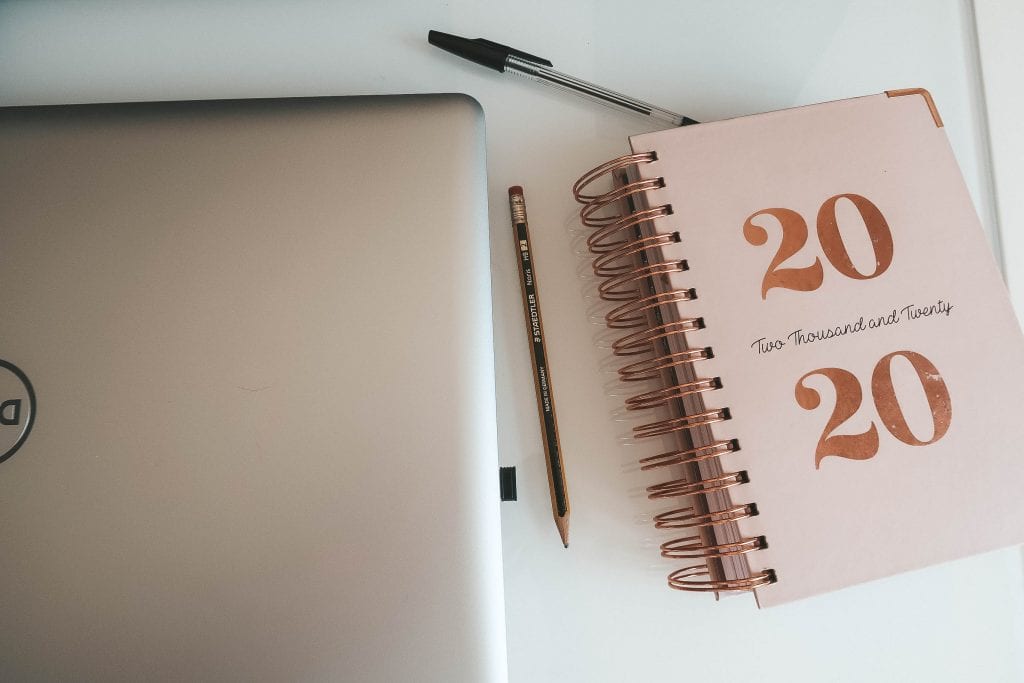 agenda rosa gold pc flatlay