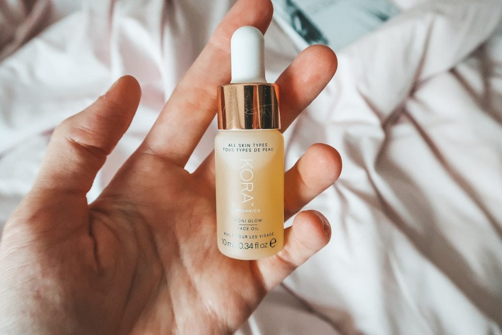 Olio viso al noni di Kora Organics.